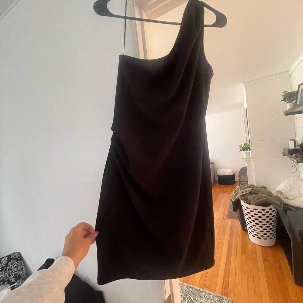 Elegant Black One-Shoulder Dress